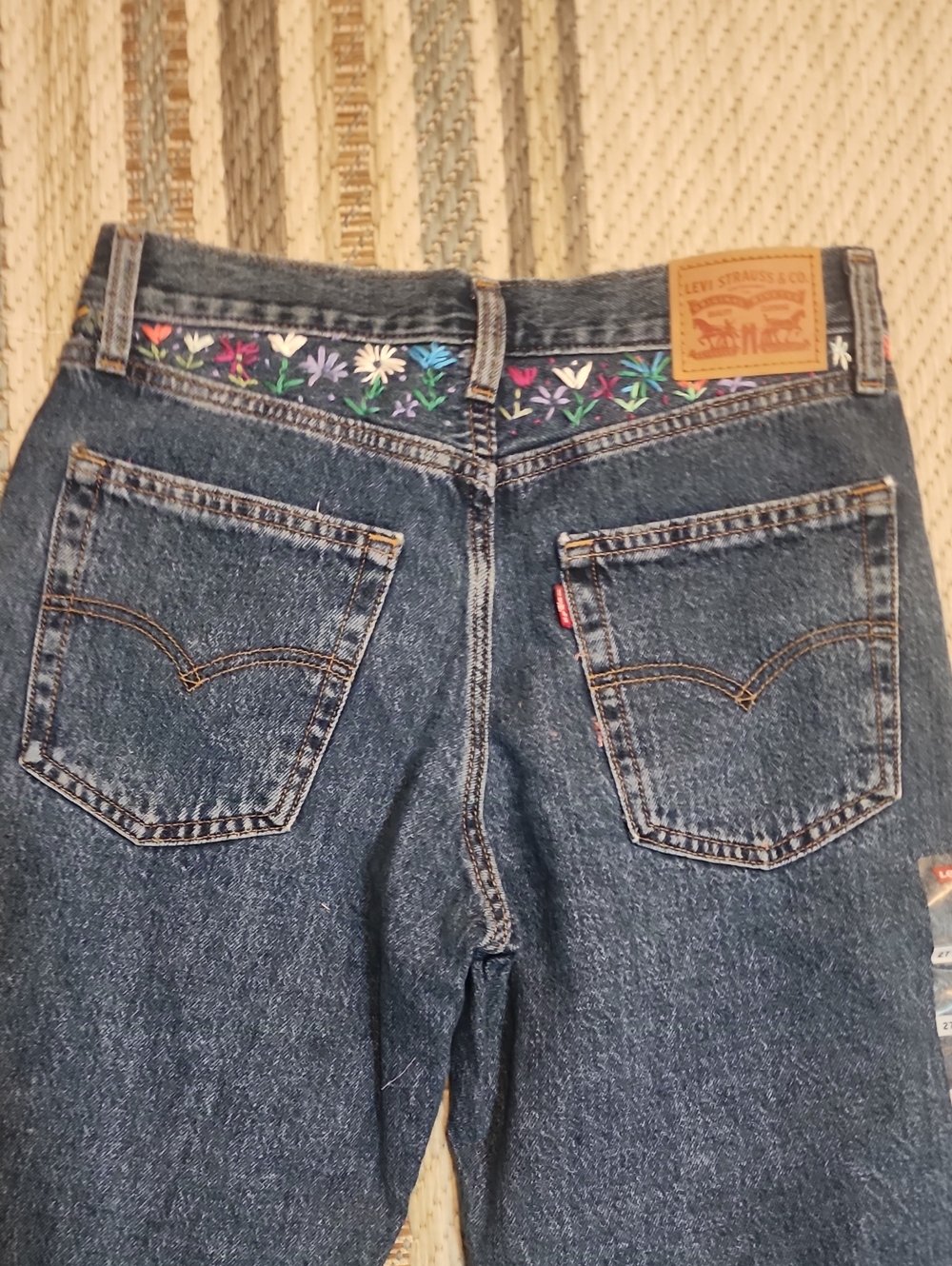 Levi's High-Rise Dark Blue Jeans with Embroidered Multicolor Waist